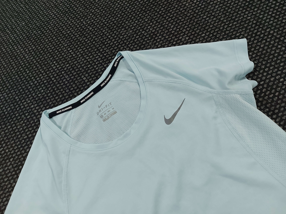 Nike дамска тениска   XS размер