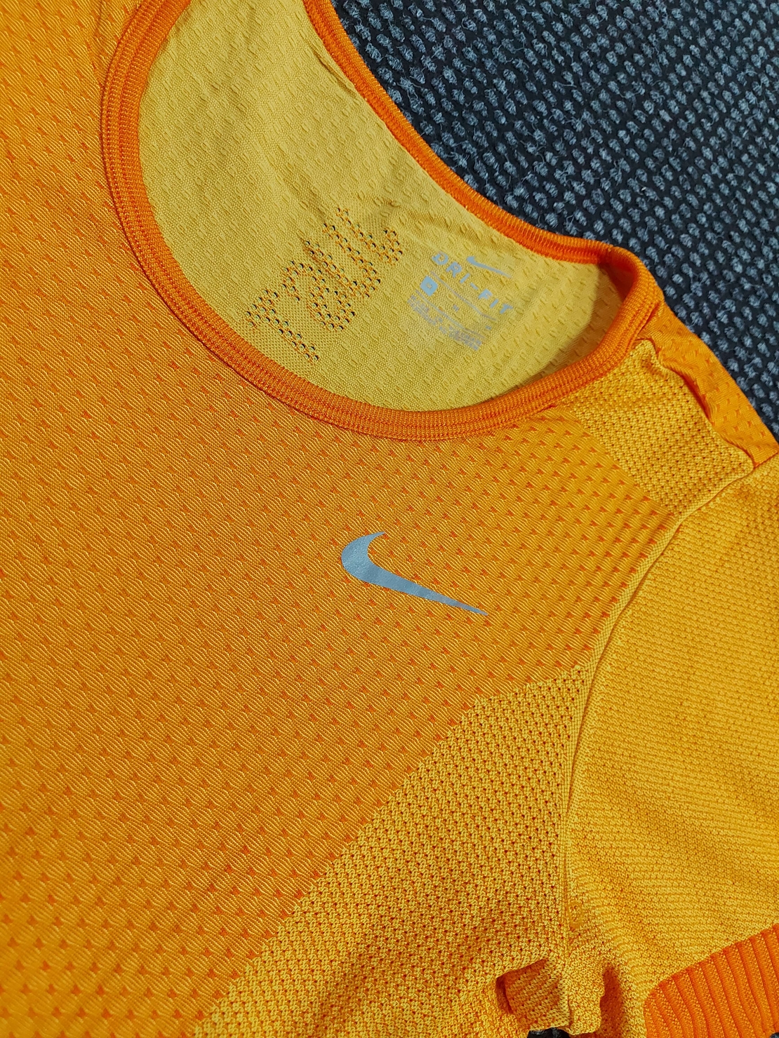 Nike дамска тениска M размер