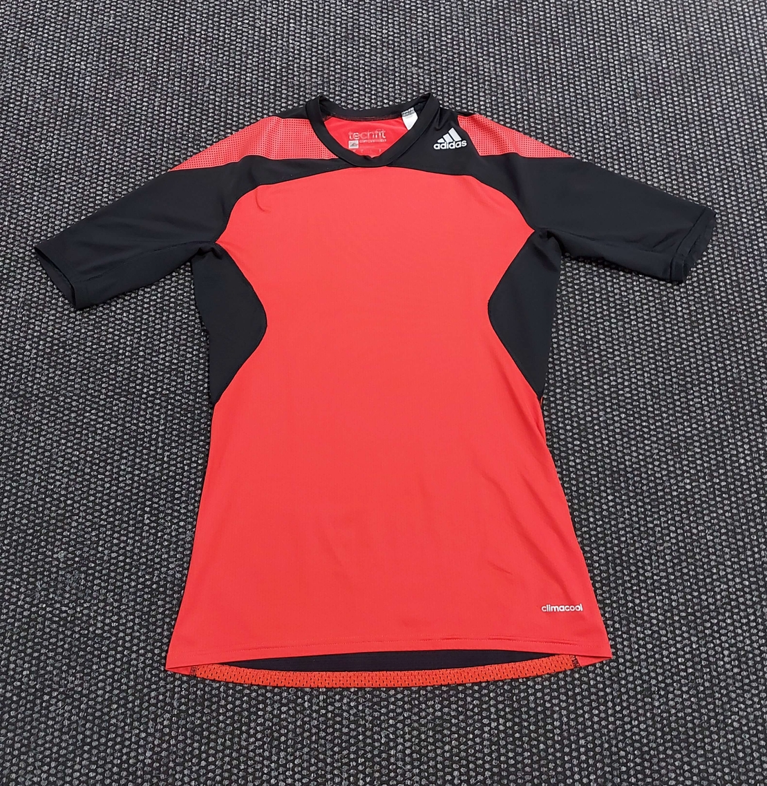 Adidas techfit тениска L размер