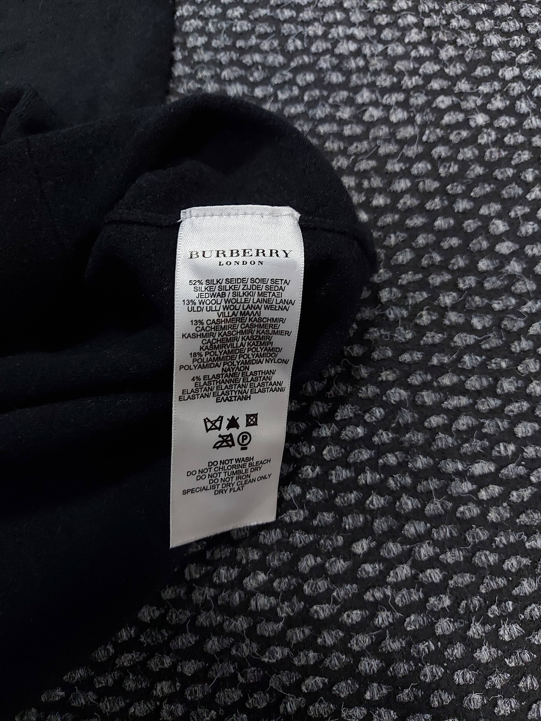 Burberry ОРИГИНАЛНО тънко пуловерче