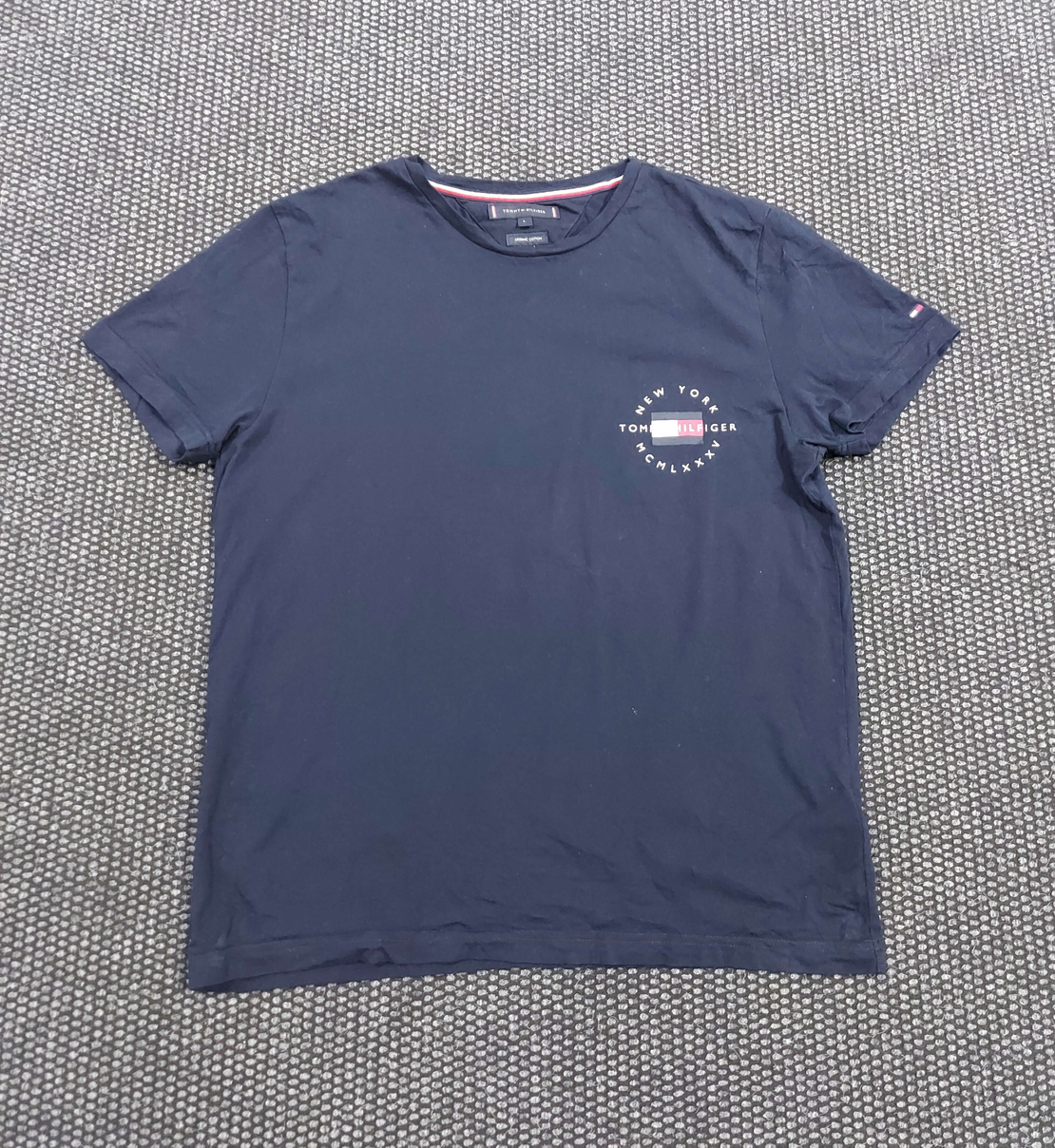 Tommy hilfiger L размер тениска