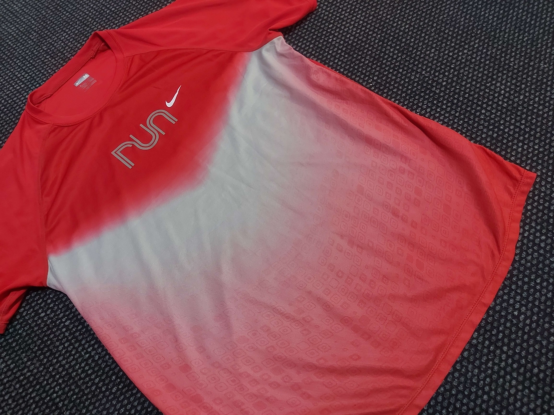 Nike тениска S размер
