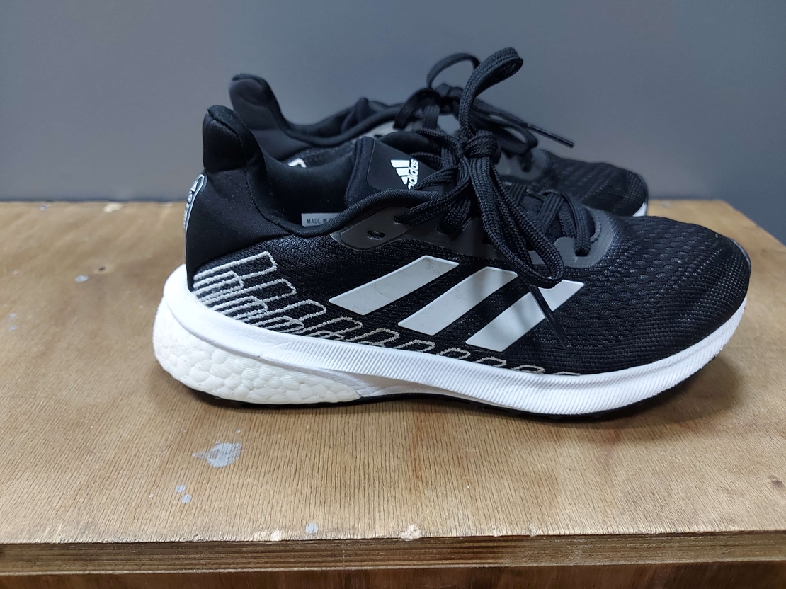 Adidas 37 1/3 дамски маратонки