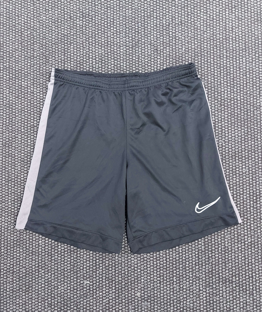 Nike къси панталони L размер