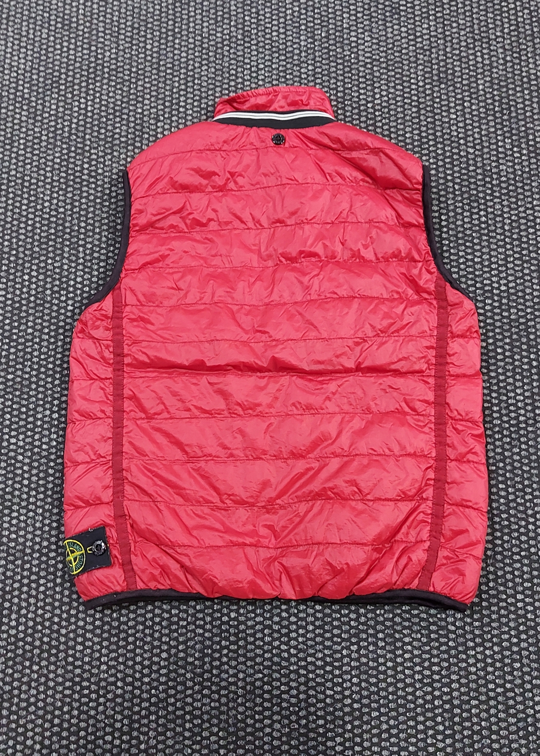 Stone island пухен елек 128