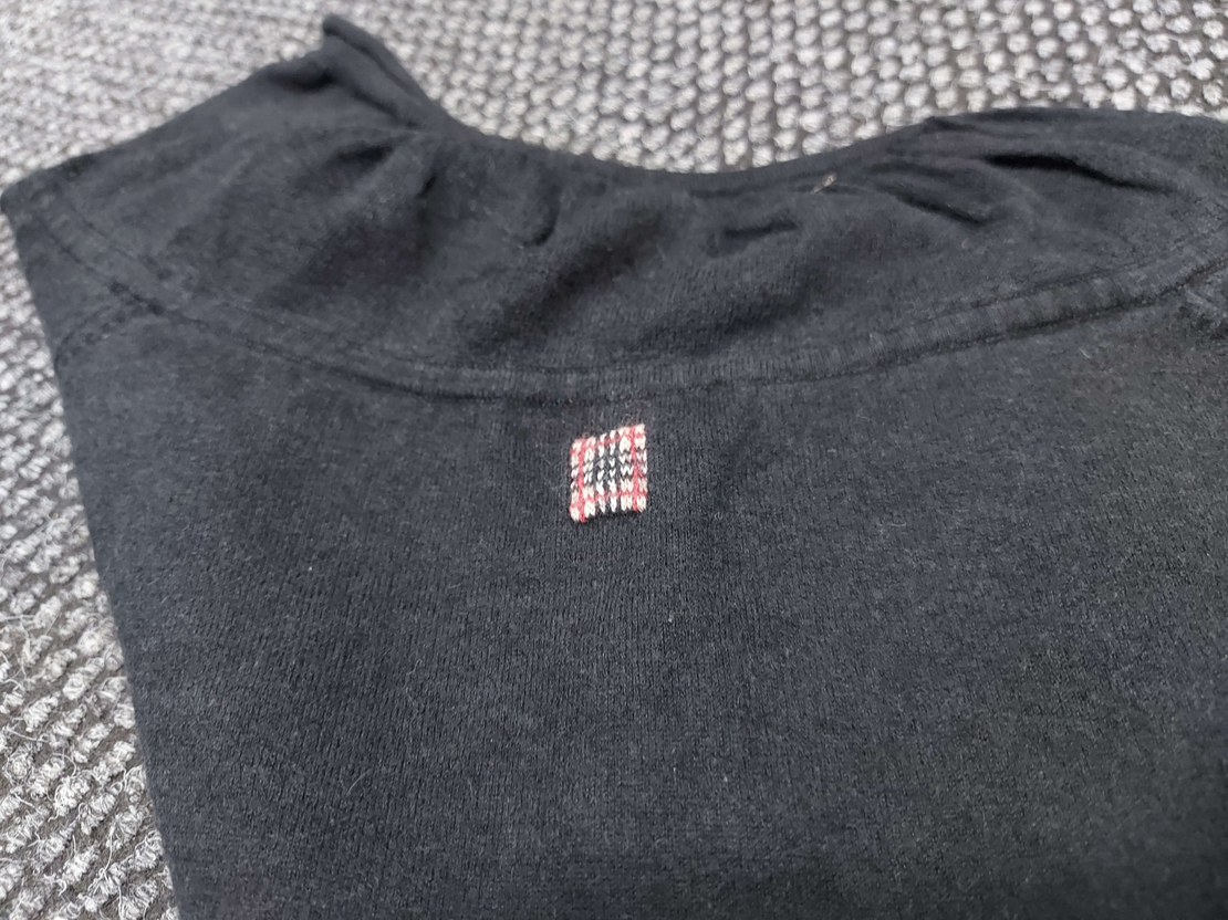 Burberry ОРИГИНАЛНО тънко пуловерче