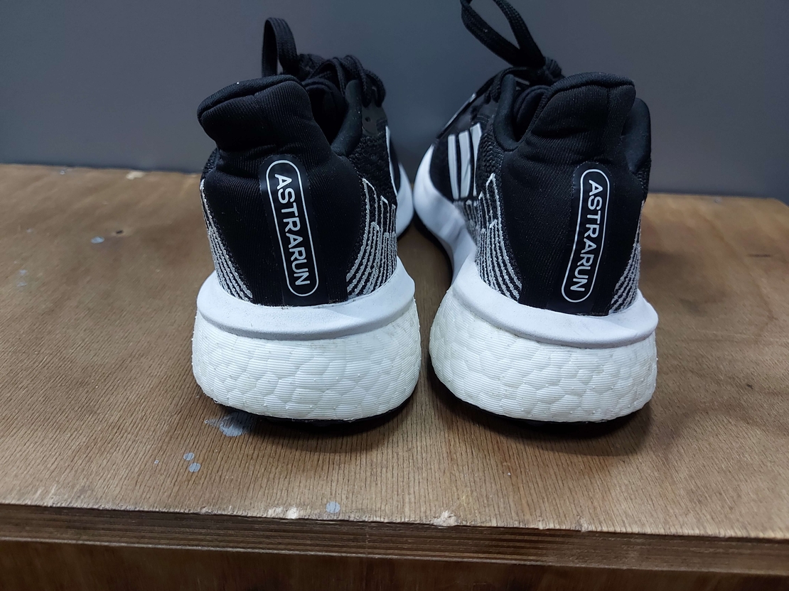 Adidas 37 1/3 дамски маратонки