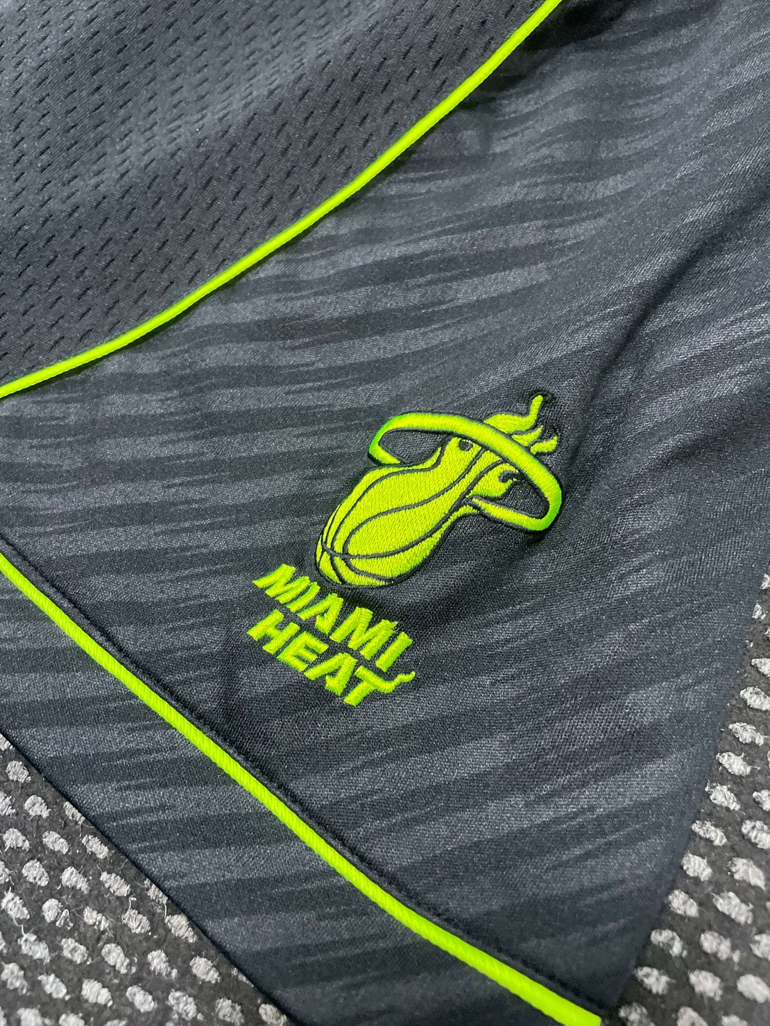 Adidas Miami Heat шорти M размер