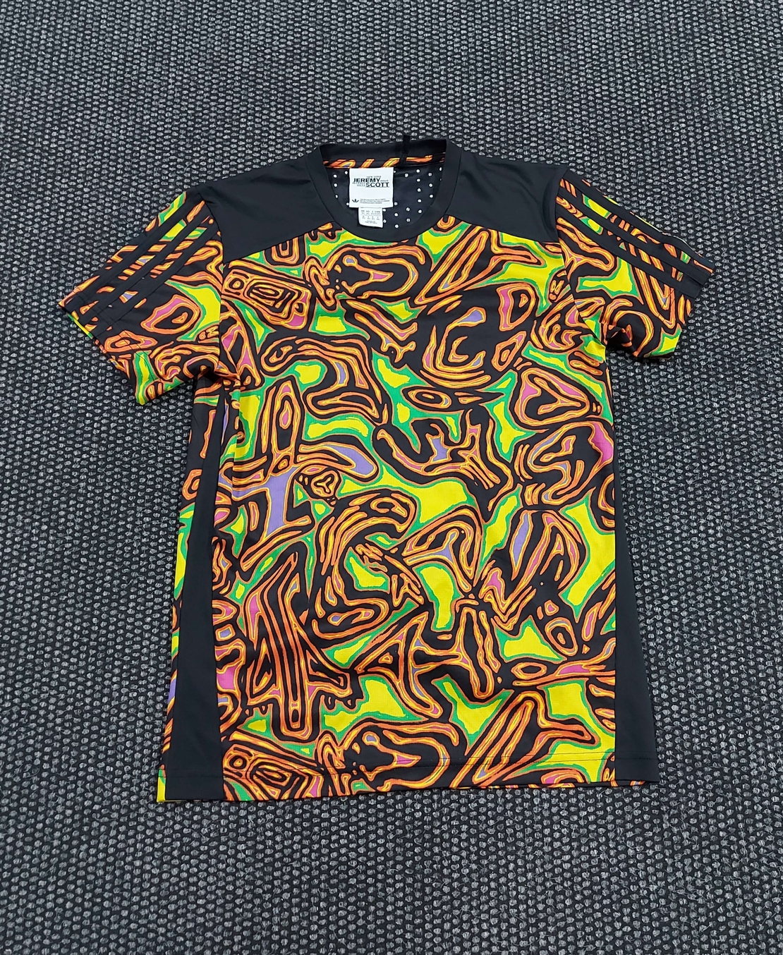 Adidas дамска тениска S размер