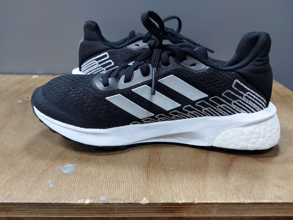 Adidas 37 1/3 дамски маратонки