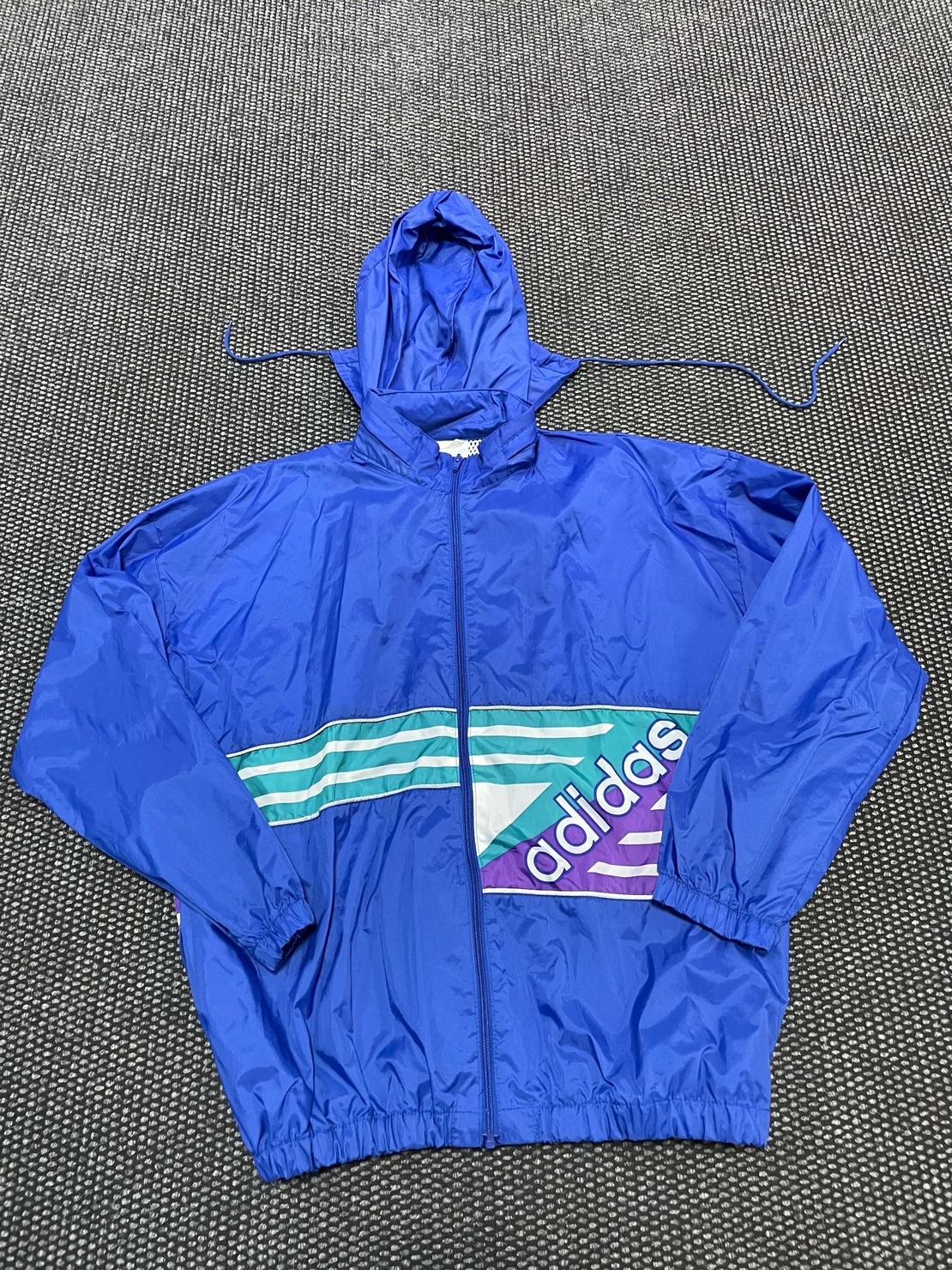 Adidas vintage горнище M/L размер