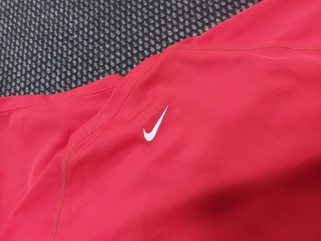 Nike тениска S размер