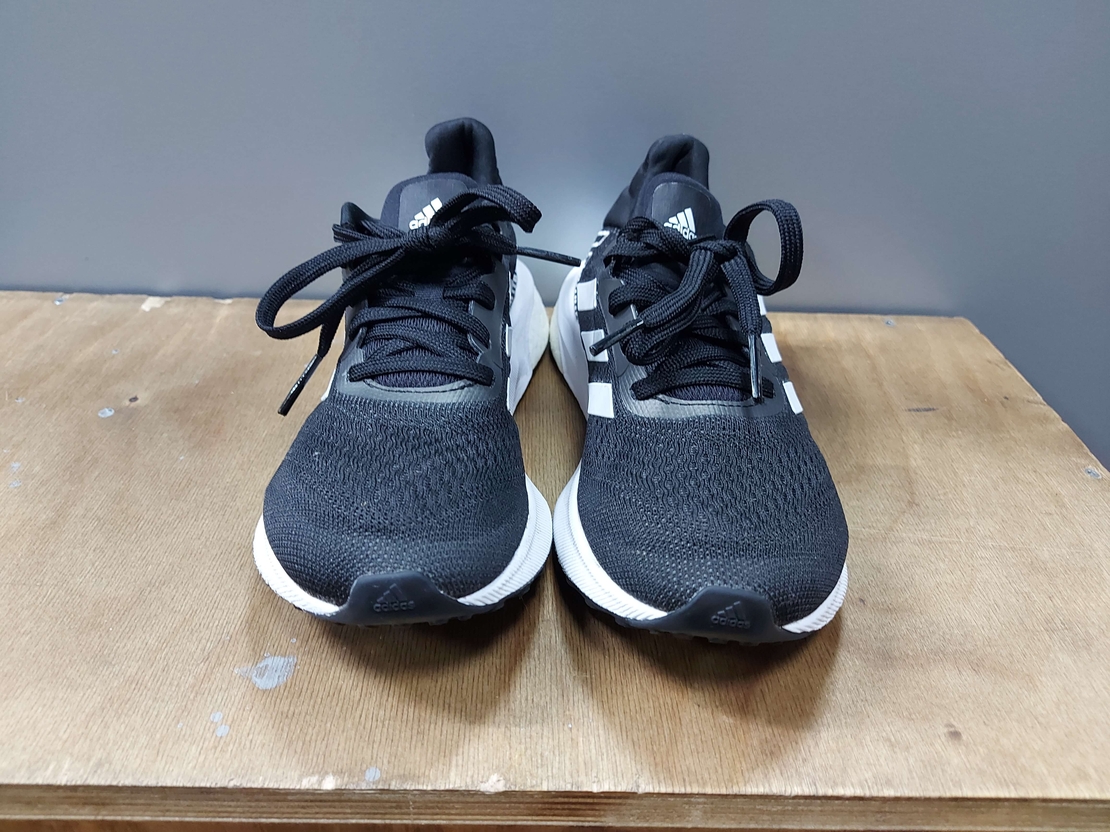 Adidas 37 1/3 дамски маратонки