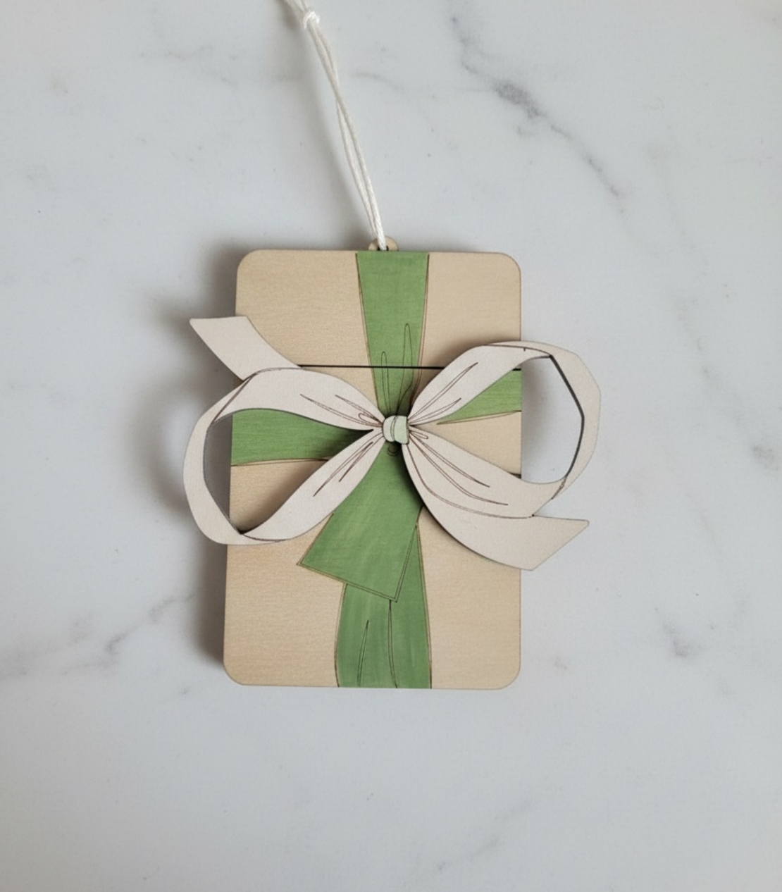 Подаръчна кутия с панделка