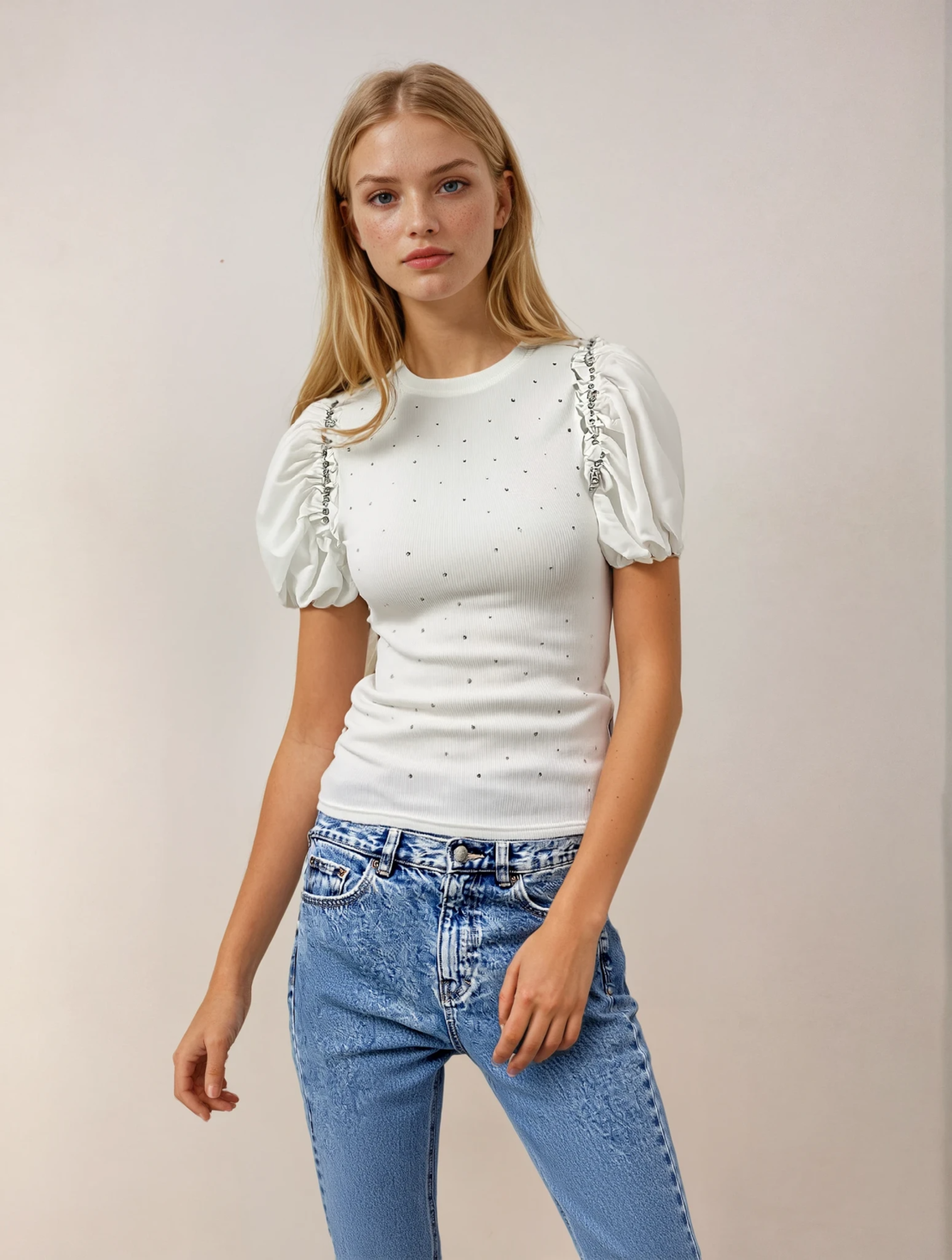 Shining' T-shirt with Puff Sleeves and Rhinestones - white