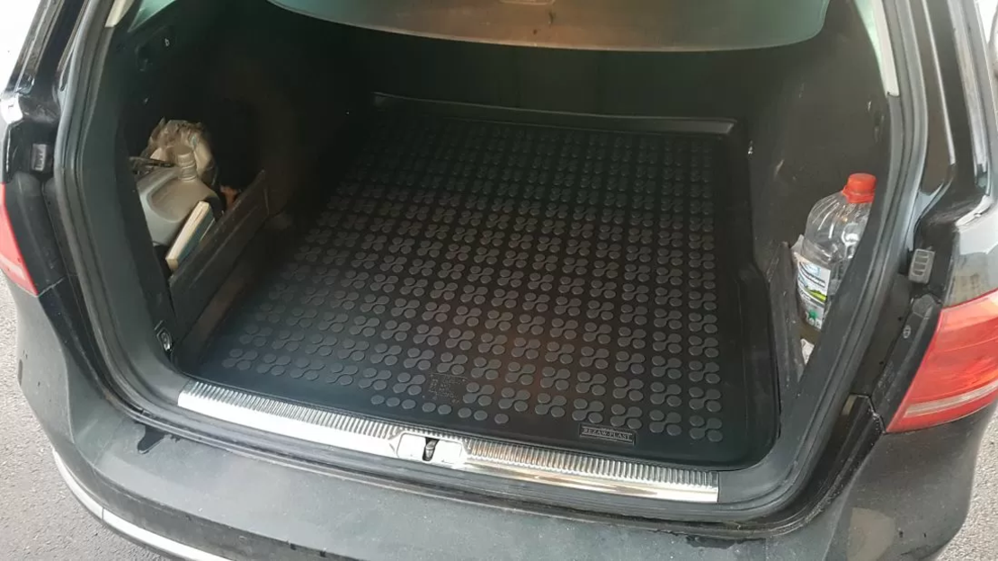 Гумена стелка за багажник за Volkswagen Passat B6 / B7 (2005 - 2014) Combi / Alltrack (2012+) - Rezaw Plast