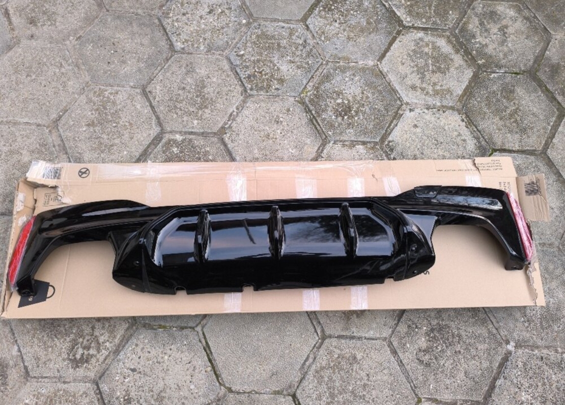 Двоен Оребрен Дифузьор за BMW G30 G31