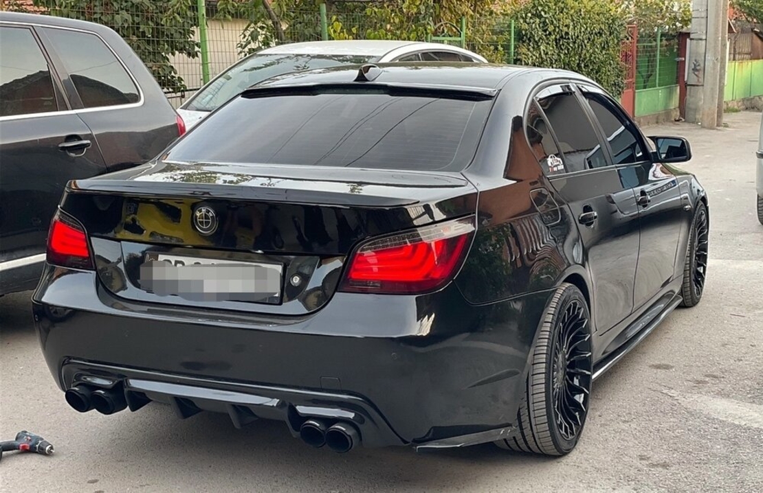 Двоен Оребрен Дифузьор за BMW E60 E61
