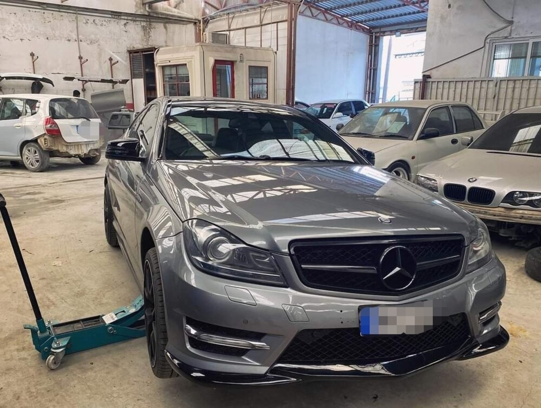 Преден Лип Спойлер за Mercedes W204 (ФЕЙСЛИФТ)