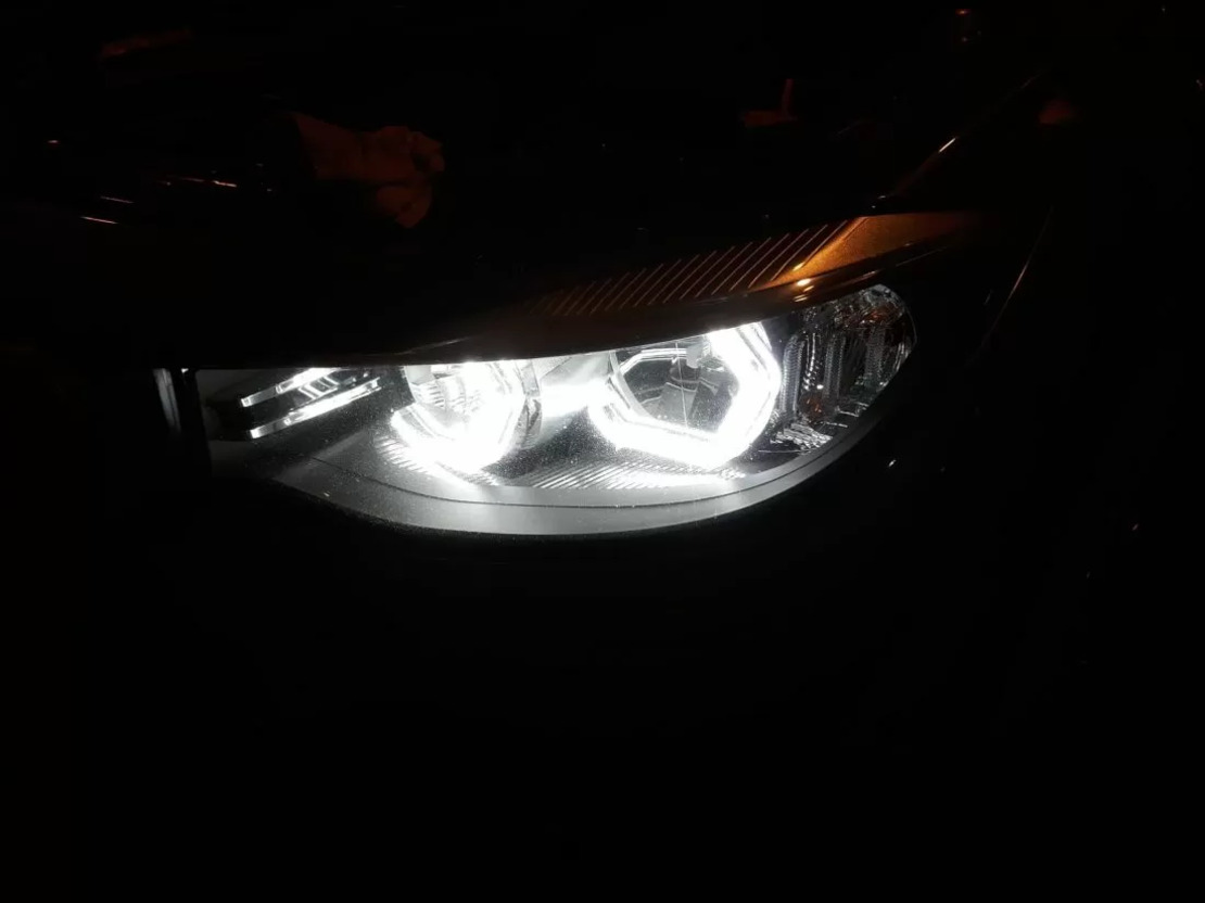 Диодни Ангелски Очи за BMW F30 F31 - U-Design - с два цвята и функция мигач (бял и жълт)