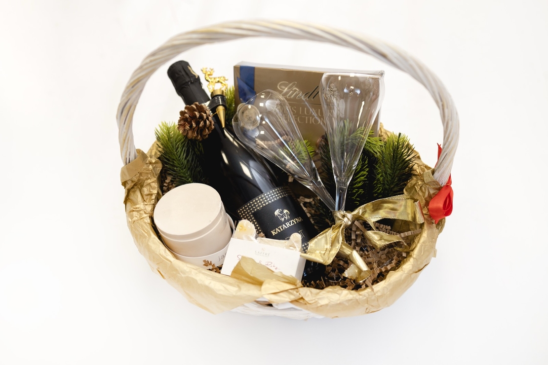 Коледна кошница