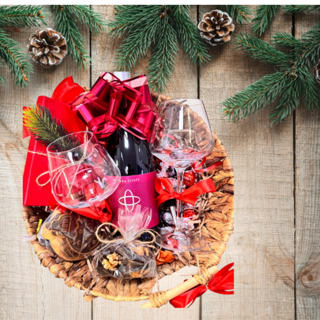 ✨ Коледна кошница “Червена хармония” ✨