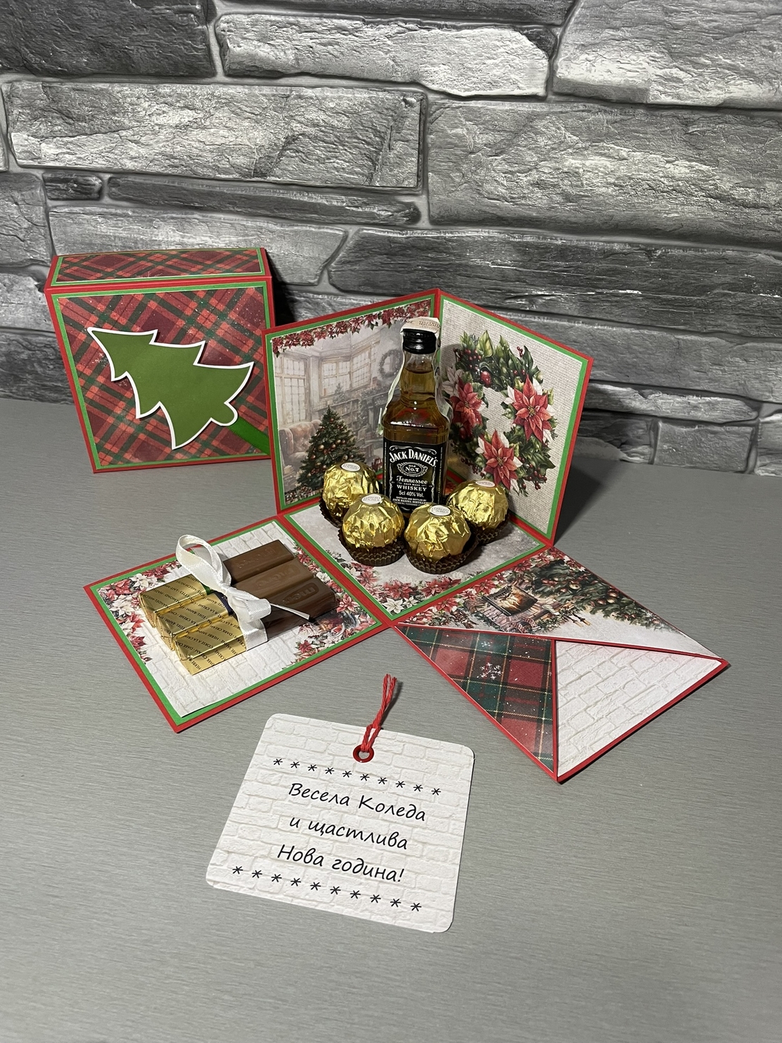 Коледна експлодираща кутия с бонбони и уиски
