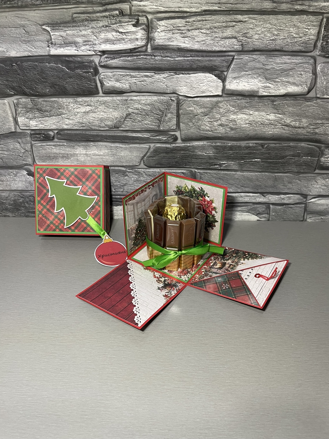 Коледна експлодираща кутия с бонбони и място за паричен подарък