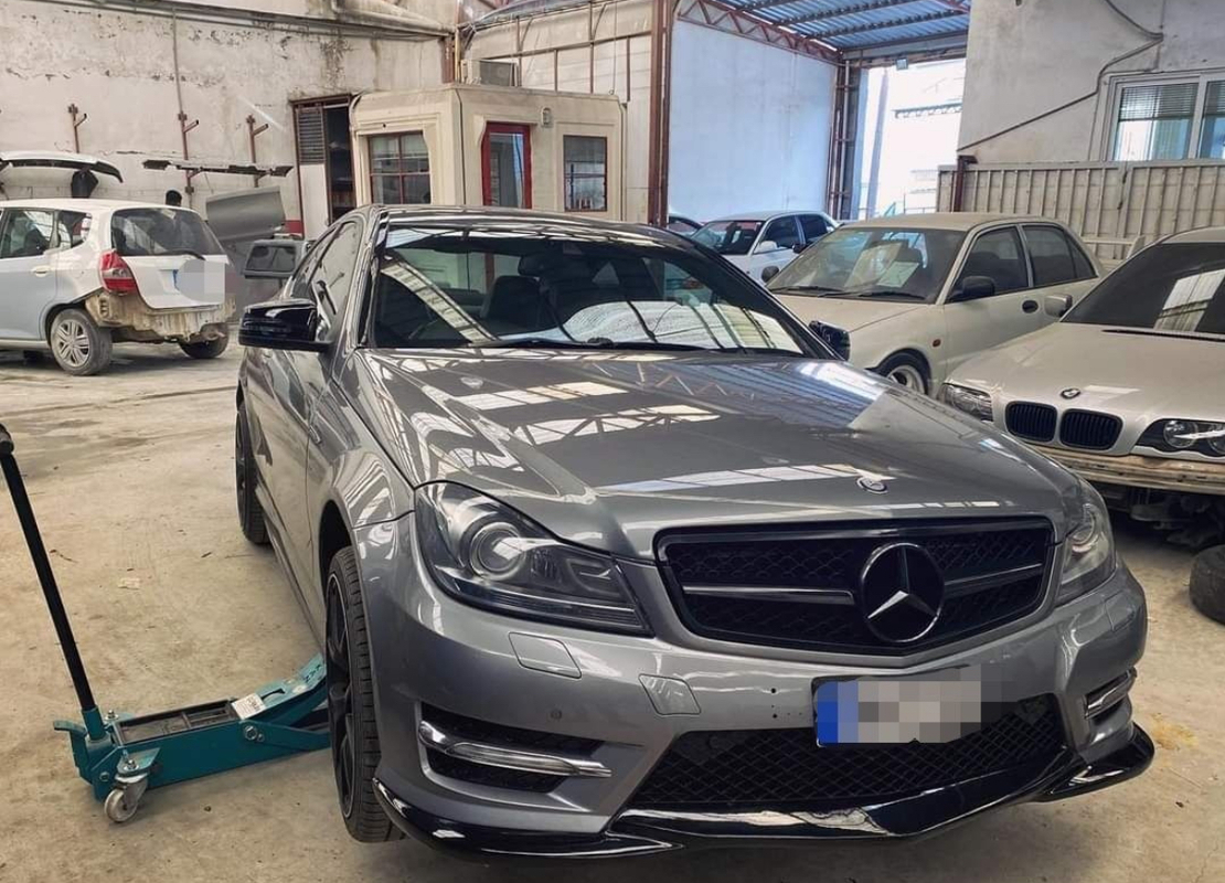 Преден лип за AMG броня W204 Фейс
