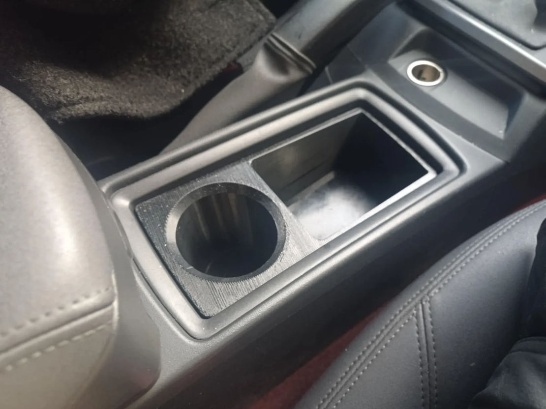Поставка за чаши Volvo C30