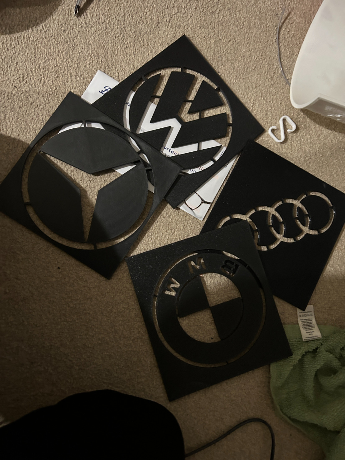 Шаблон за оформяне на постелка с емблема