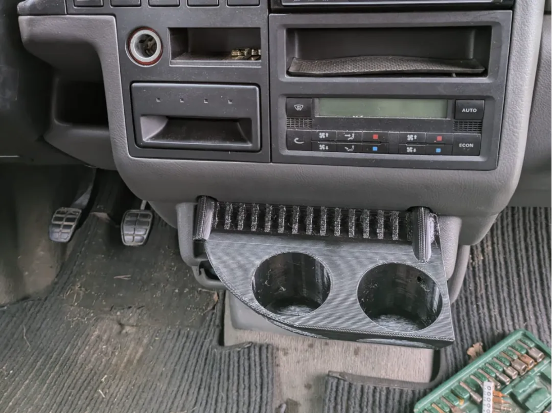 Поставка за чаши за VW T4