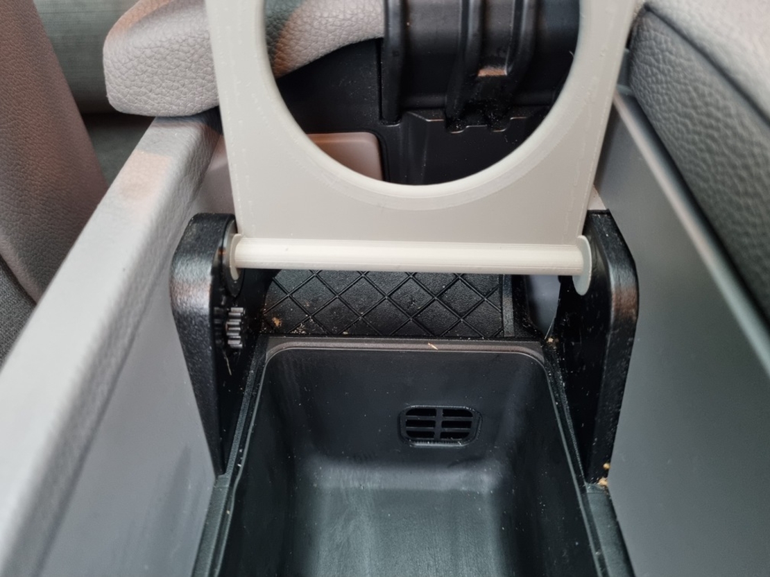 Поставка за чаши BMW E60, E61