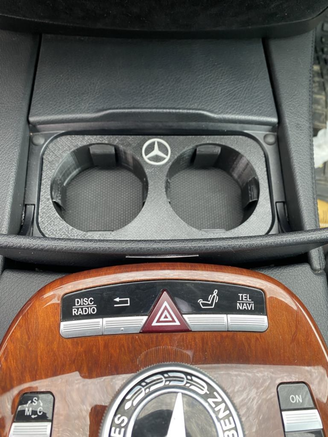 Поставка за чаши Mercedes W221