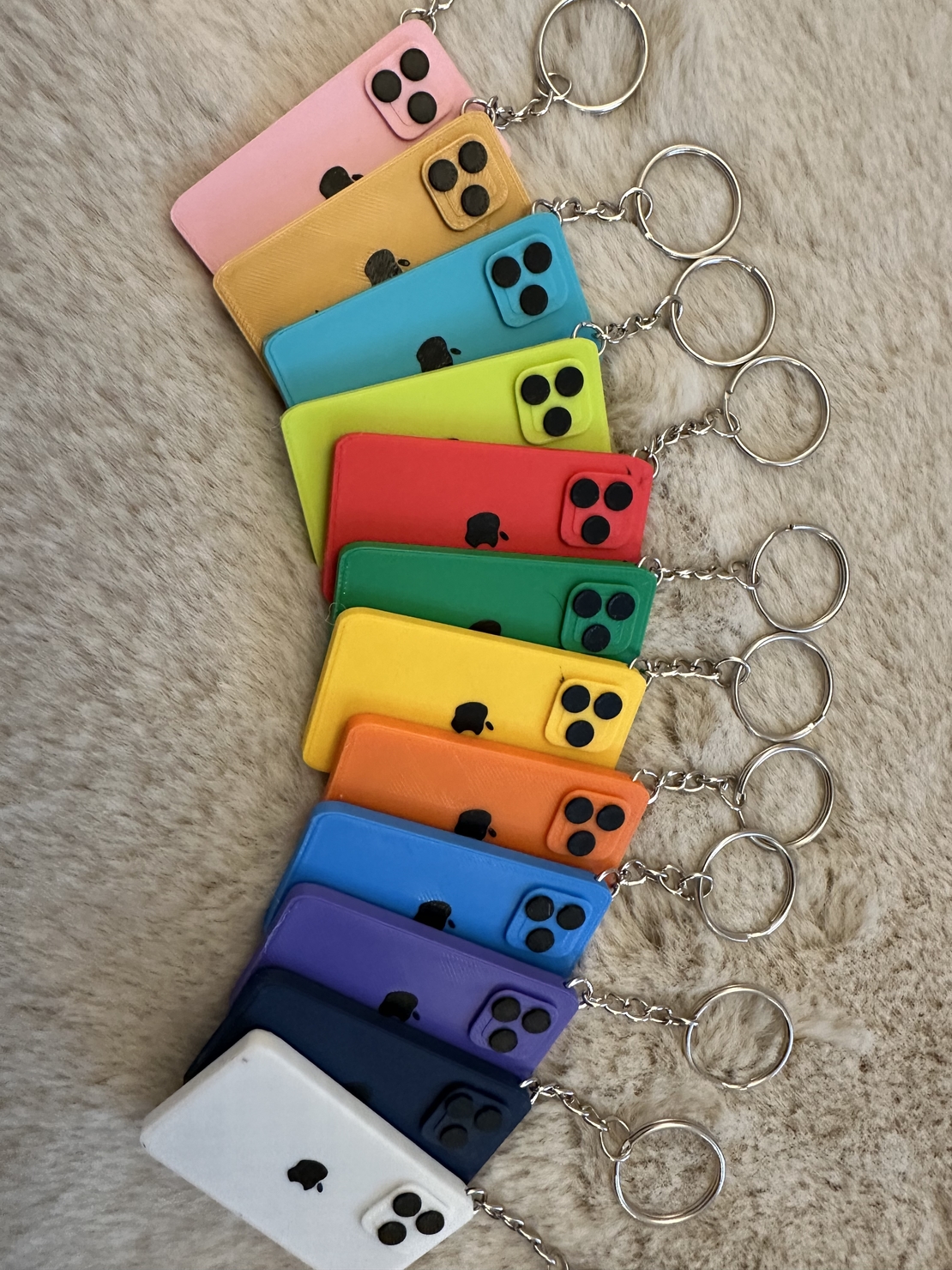 Iphone 17 ключодържтел