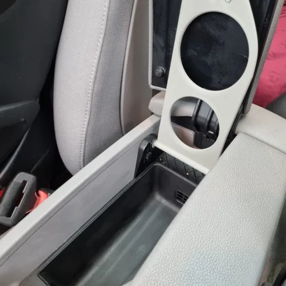 Поставка за чаши BMW E60, E61