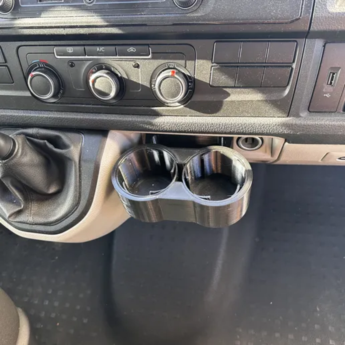 Поставка за чаши VW Transporter T6