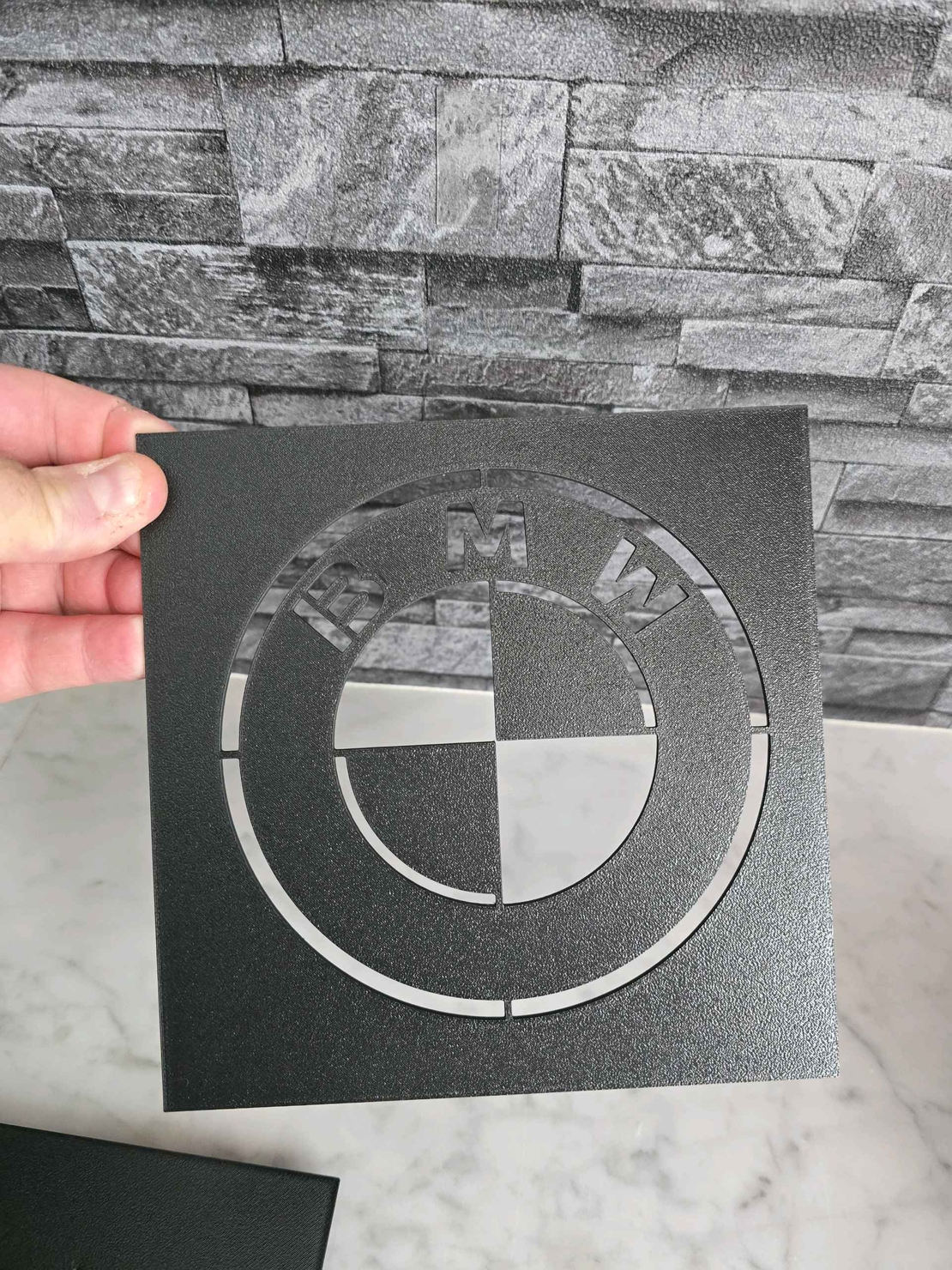 Шаблон за оформяне на постелка с емблема