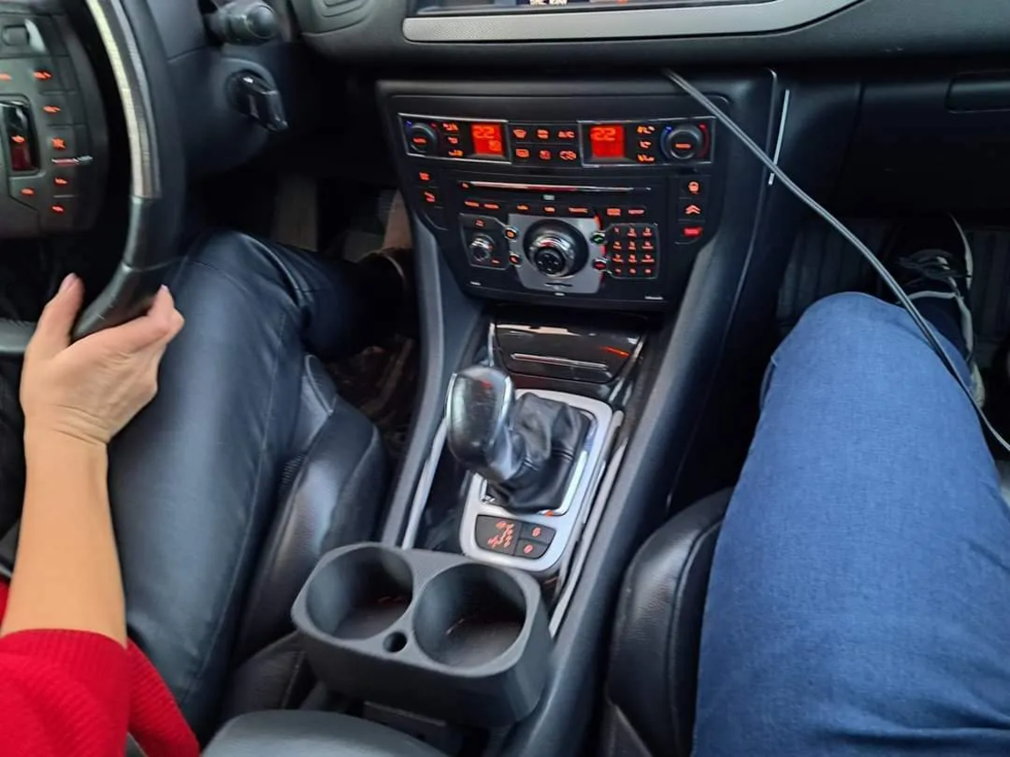 Поставка за чаши Citroen C5