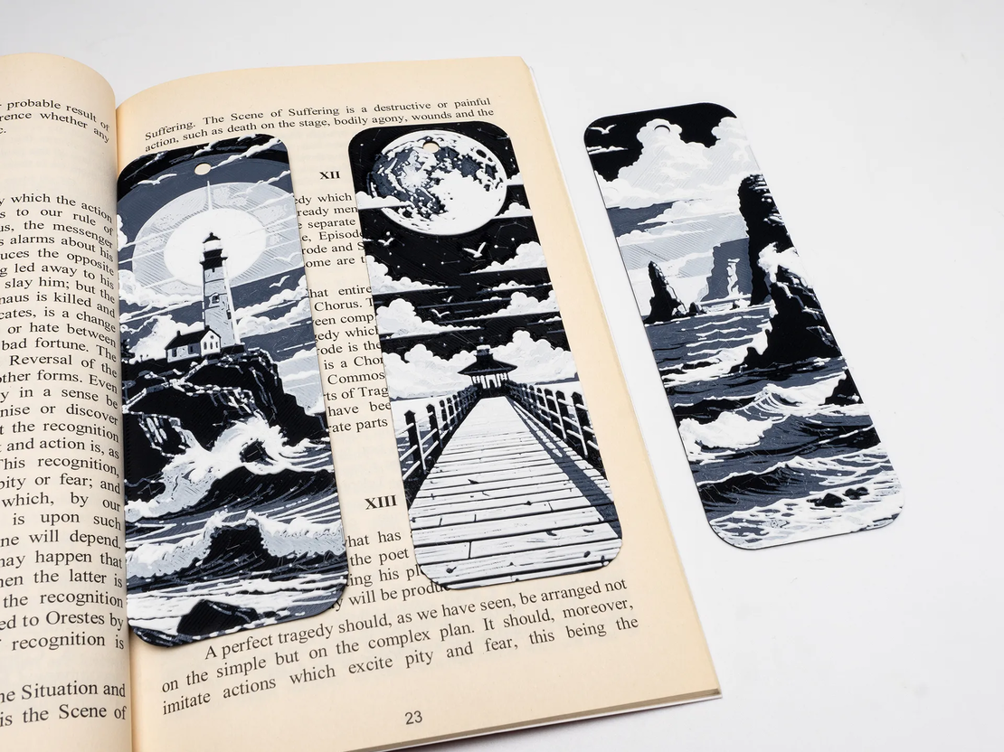 Книгораделител Midnight at Seaside