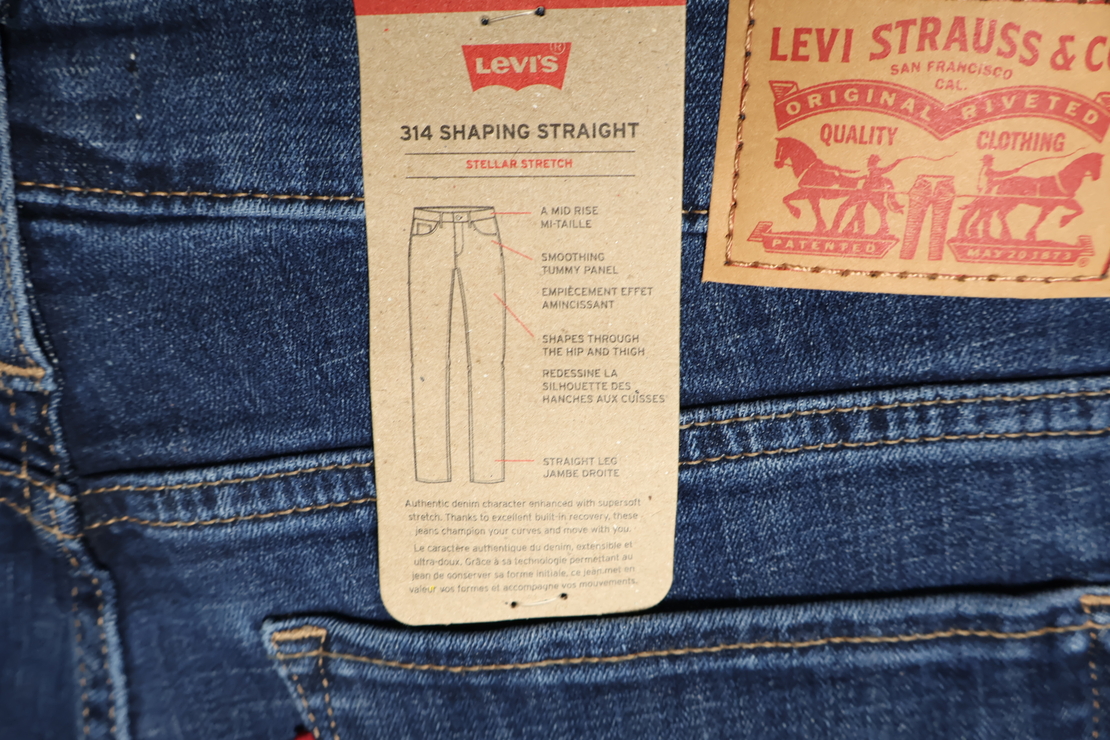 Levi’s 314 Shaping Straight Jeans • W32