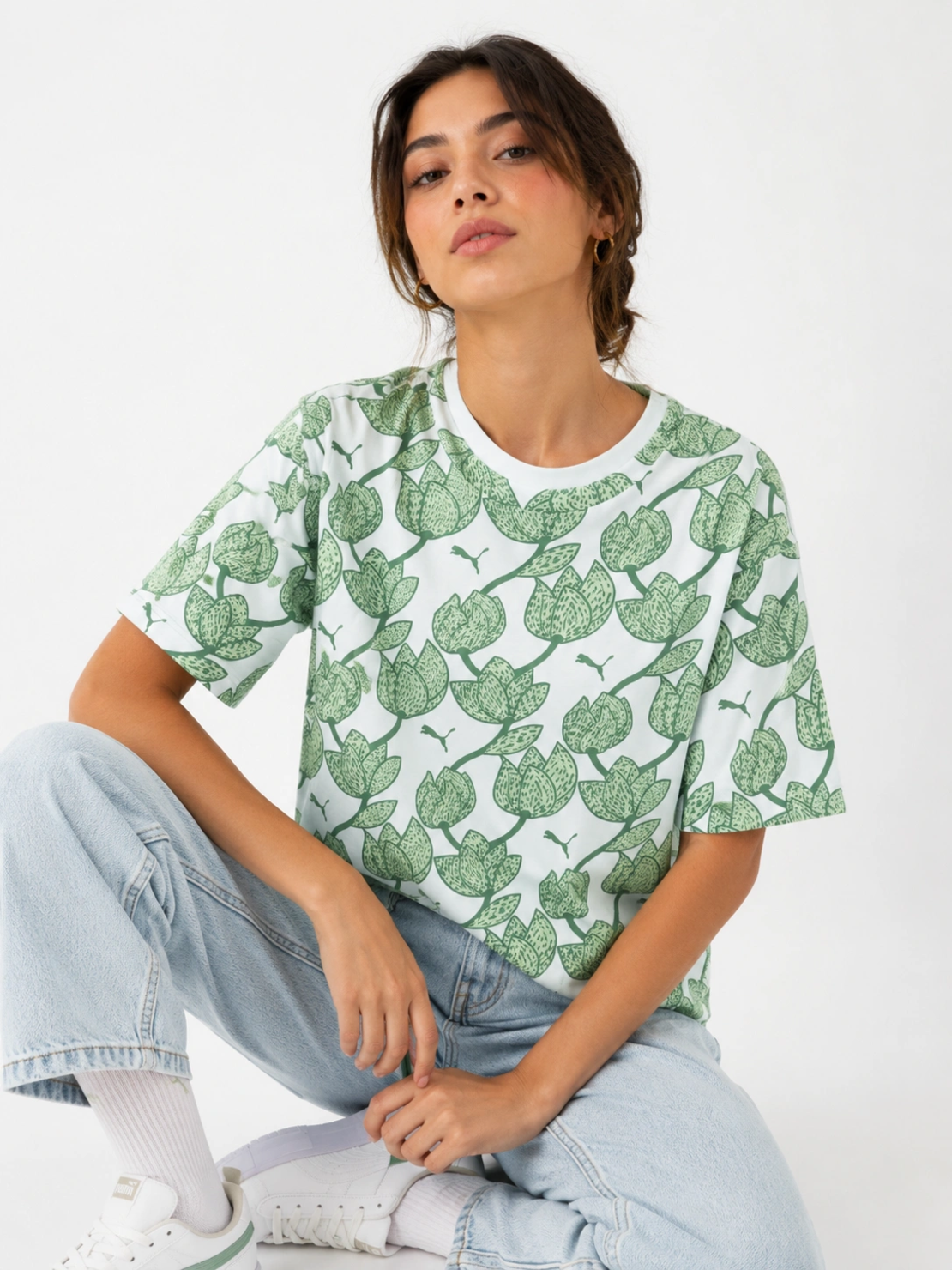 Puma ESS+ Blossom AOP Tee бяла тениска с принт • M