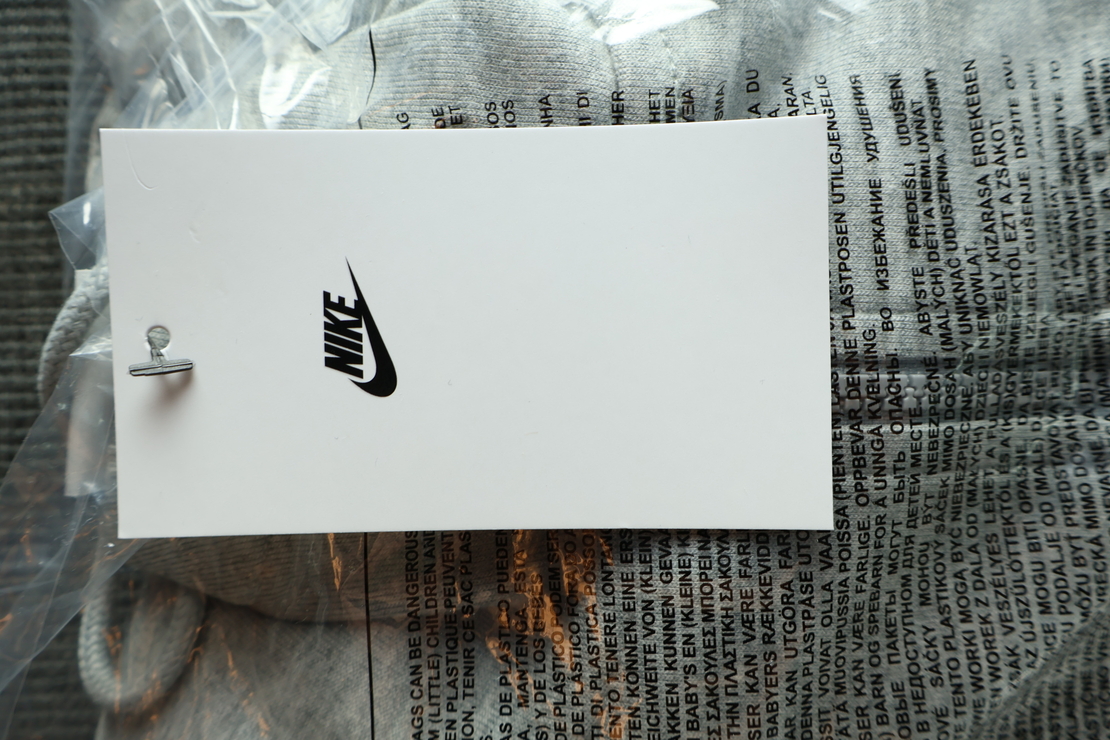 Nike дамски суитшърт • М