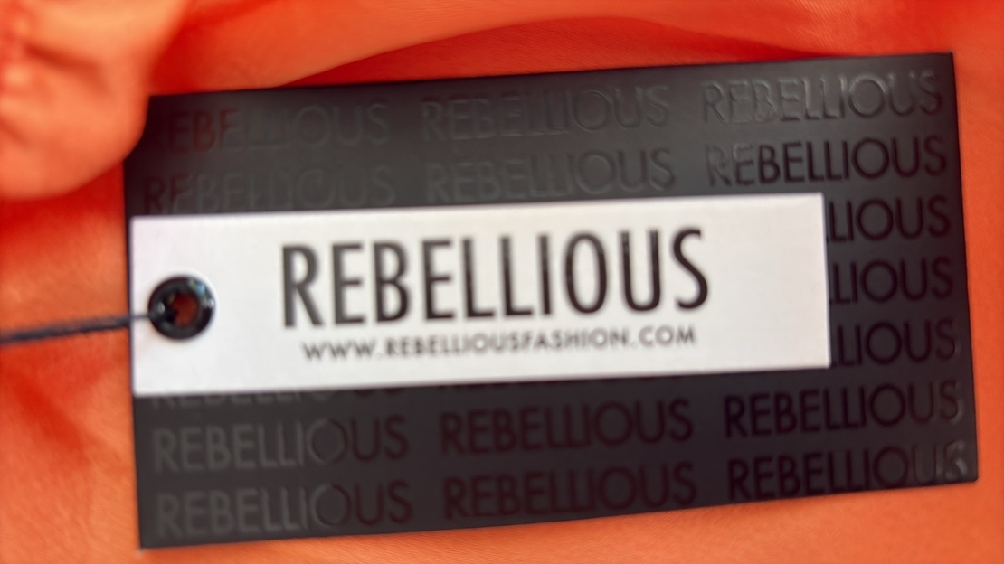 Rebellious сатенена рокля • L
