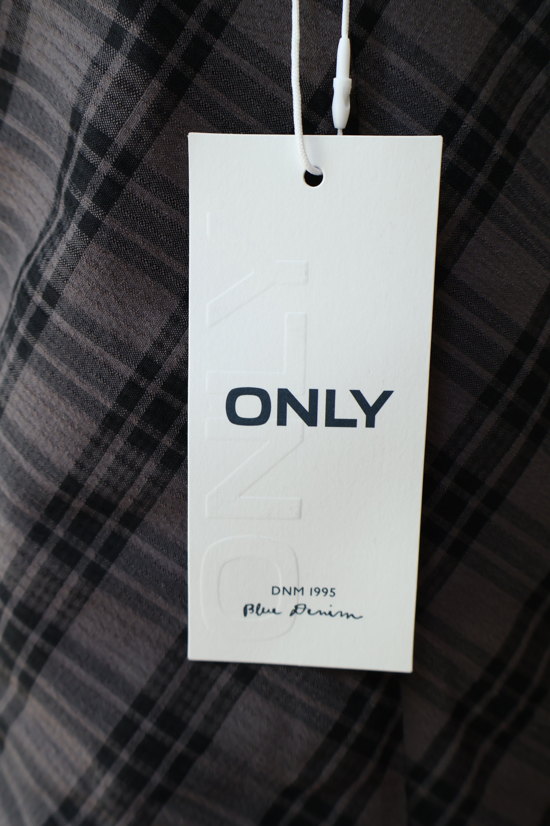ONLY Карирана рокля • S