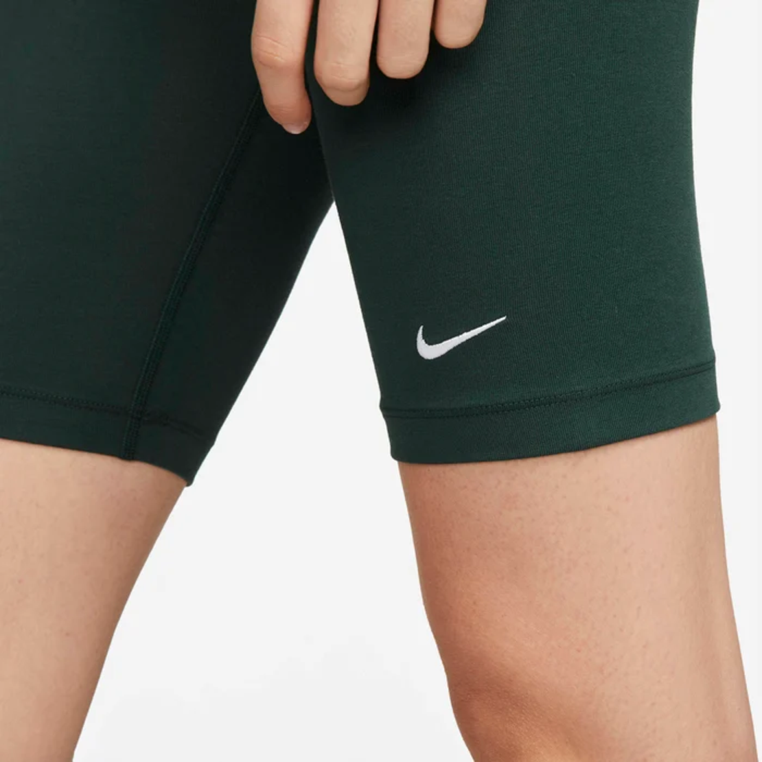 NIKE Dri-FIT One Shorts • M