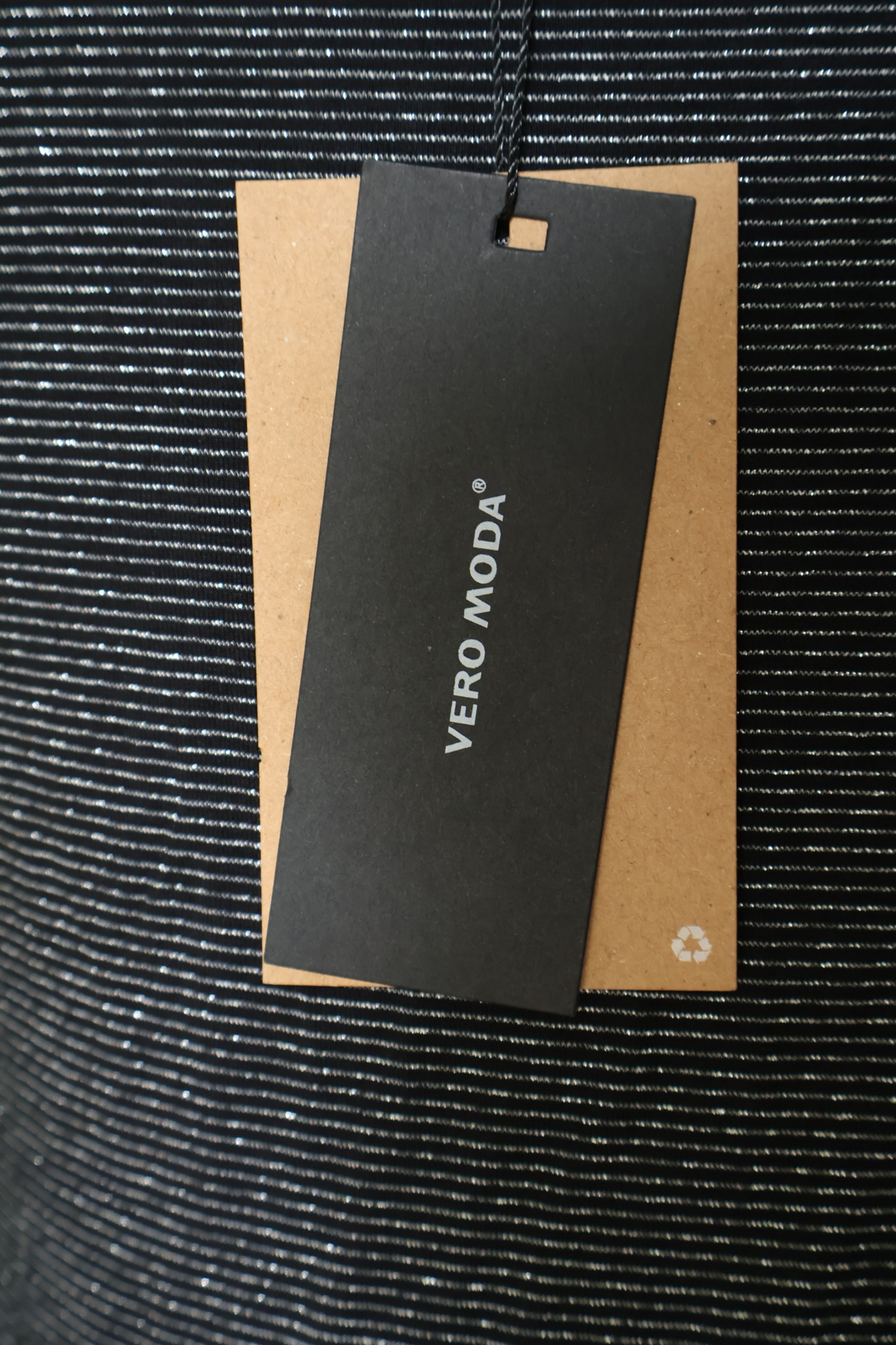 Vero Moda Блестяща рокля • M