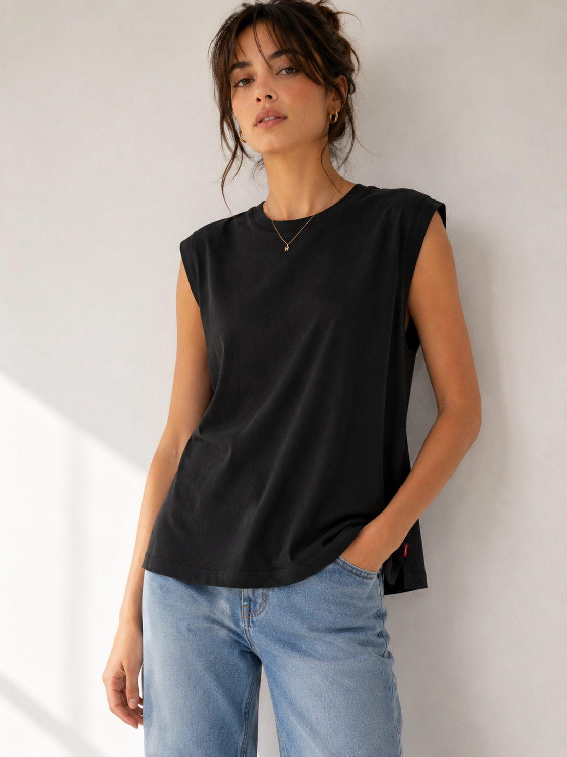 Levi’s Minimal Sleeveless Top • M