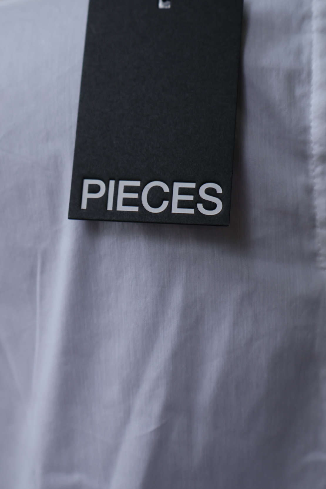PIECES Ефирна бяла блуза с волани • L Oversized