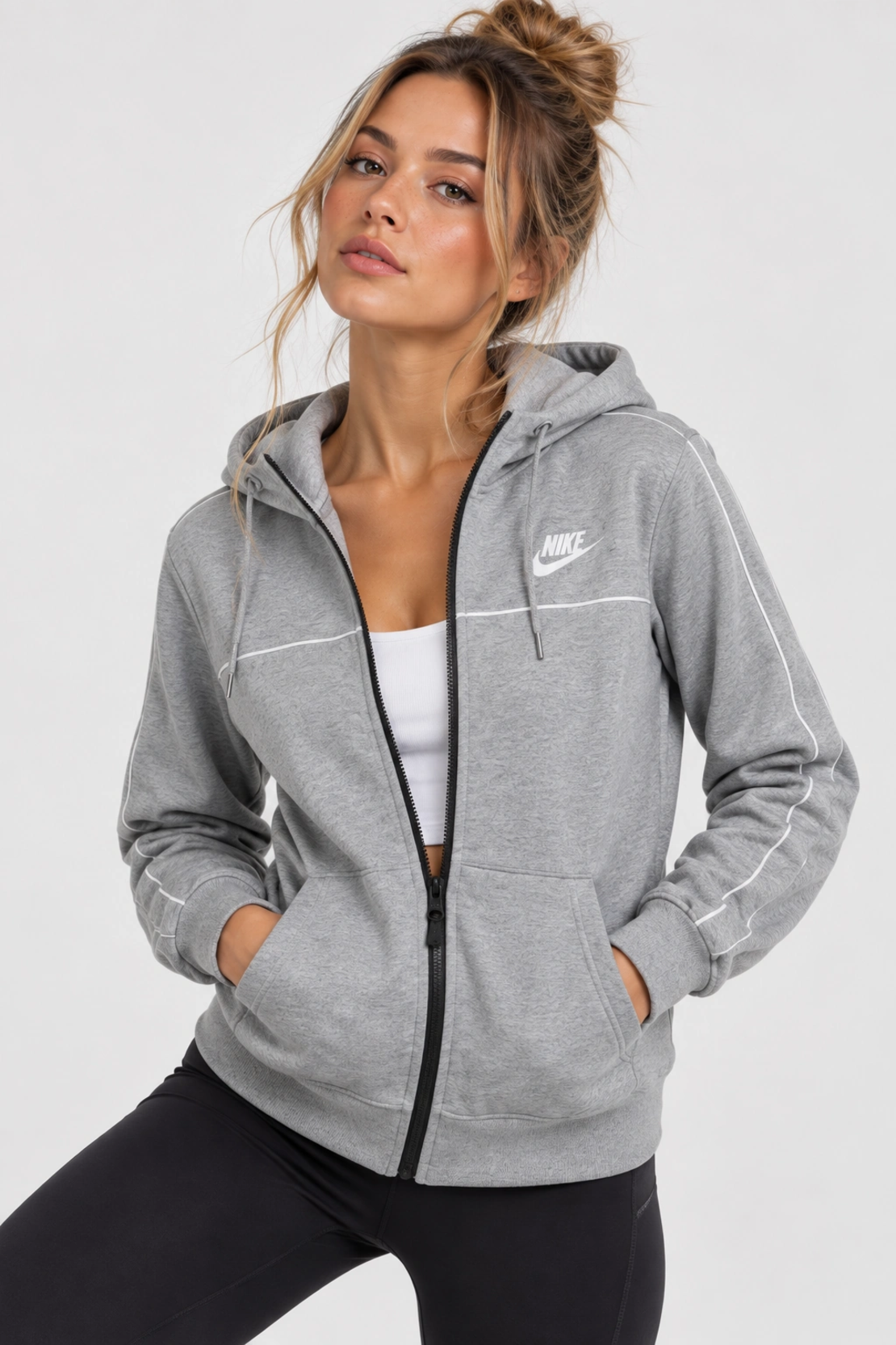 Nike дамски суичър • S